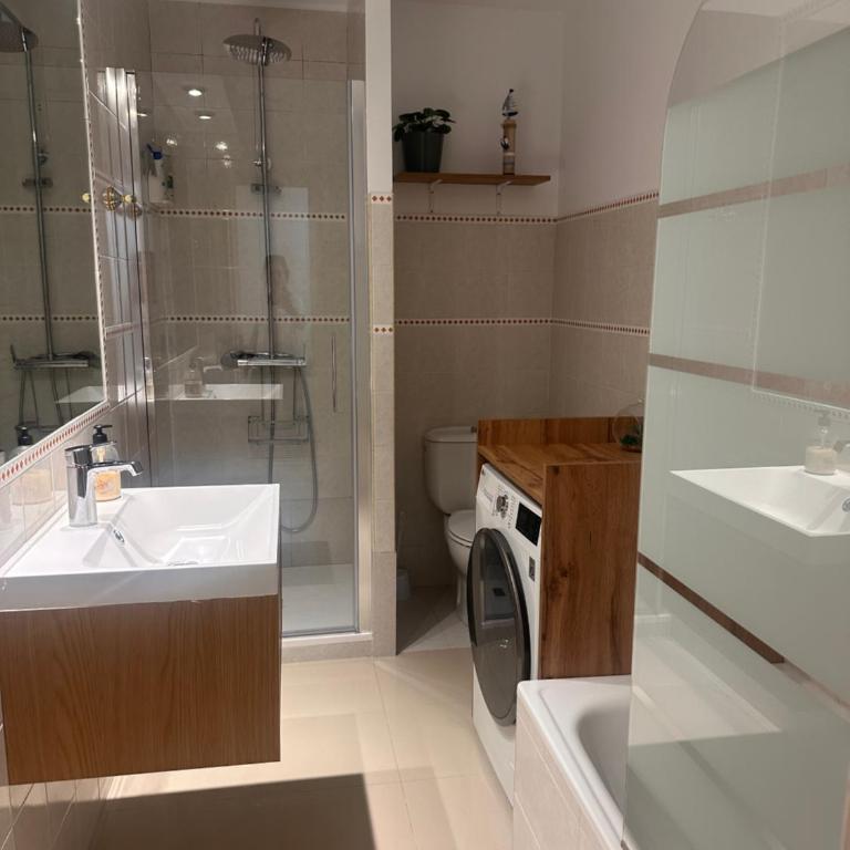 Old Town City Center, Self checkin with AC - Three-Bedroom Premium Apartment - 14