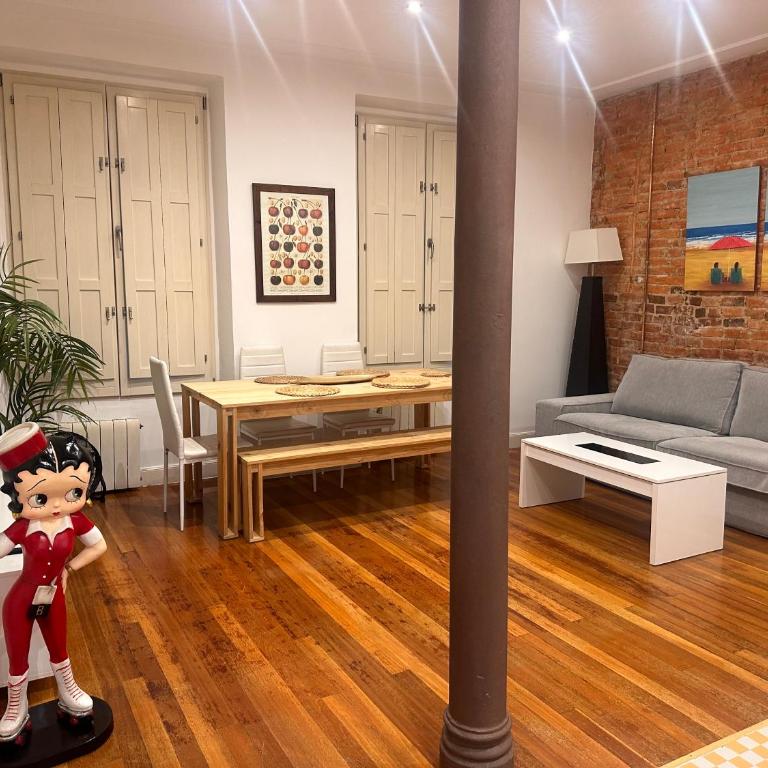 Old Town City Center, Self checkin with AC - Three-Bedroom Premium Apartment - 13