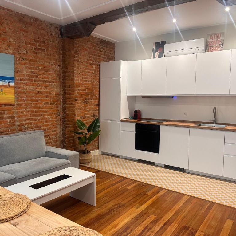 Old Town City Center, Self checkin with AC - Three-Bedroom Premium Apartment - 7