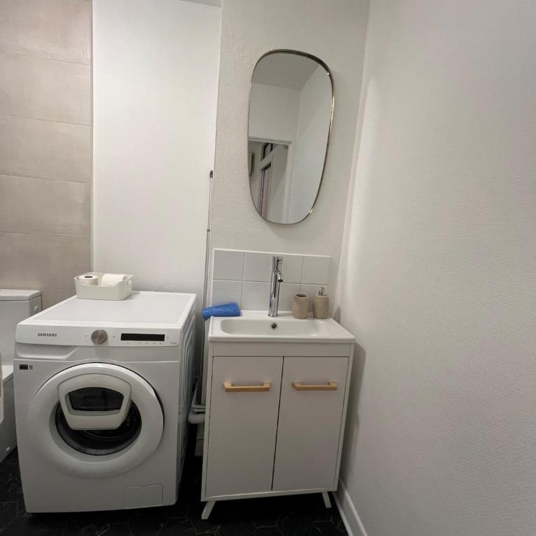 Bel Appartement 2 Chambres - Totalment Renouvellé - Appartamento con 2 Camere da Letto - 2