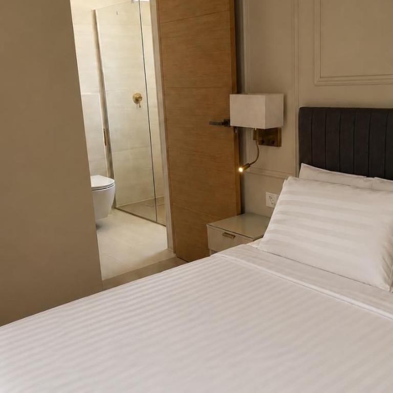 Malaga Rooms - Habitación Doble Deluxe con balcón - 2