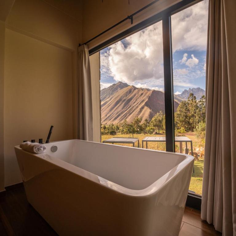 Sierra Sacred Valley - Deluxe King Room - 5