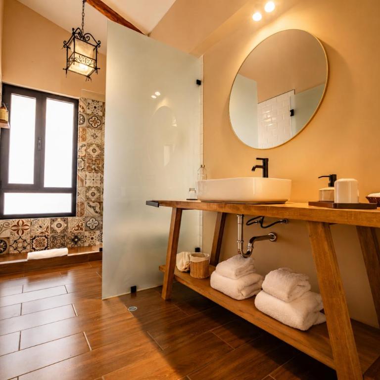 Sierra Sacred Valley - Deluxe King Room - 7
