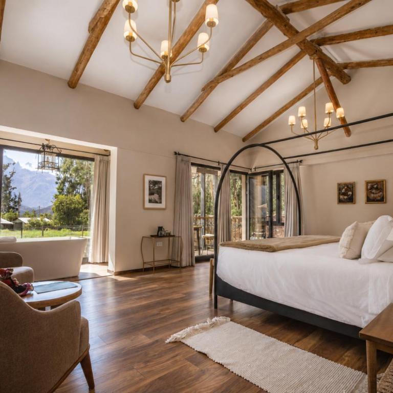 Sierra Sacred Valley - Deluxe King Room - 1