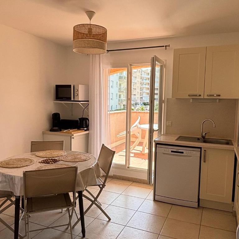 Appartement avec parking proche plage - 4 pers. - FR-1-748-39 - Apartment - 3