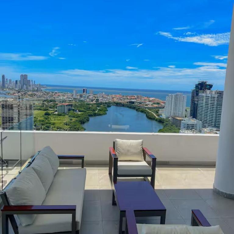 Modern condo Cabrero - Pool, Beach and Walled City - Two-Bedroom Apartment - 18