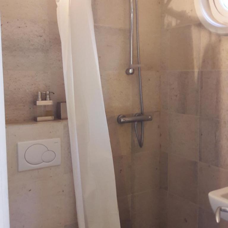 Villa des iris - Chambre Double ou Lits Jumeaux (Rez-de-Chaussée) - 9