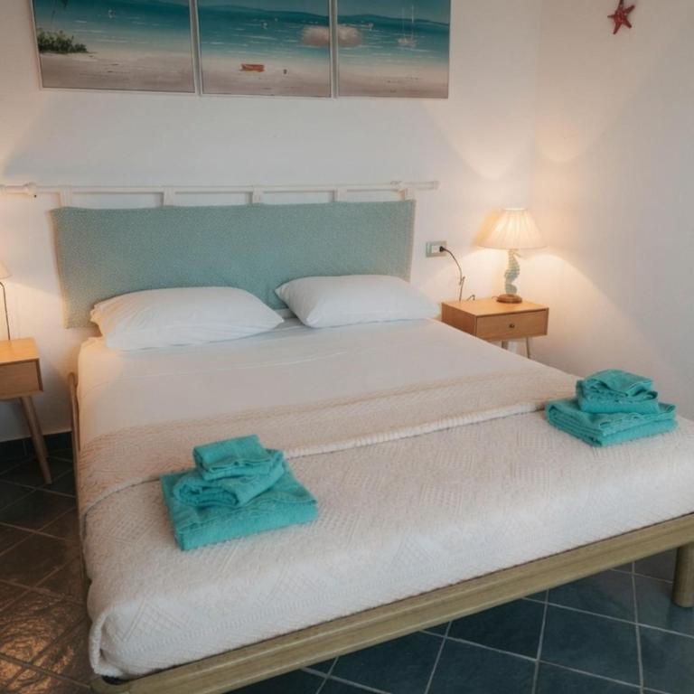 HH San Teodoro vista Mare - Four-Bedroom House - 4