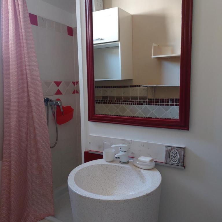 Beautiful apartment in Provençal residence with garden and WiFi - Appartement - Vue sur Jardin - 5