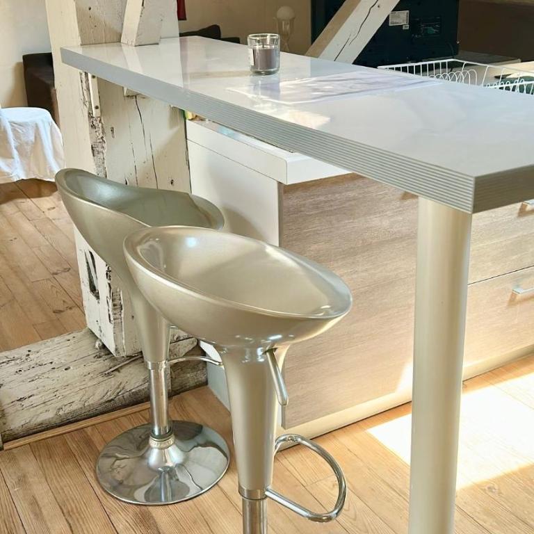 Les Bellevue Cité "4 Apartments, 1 with Garden & Private Parking, Aircon, WiFi, Free Public Car Park, 1 km from Cité" - Loft - 10