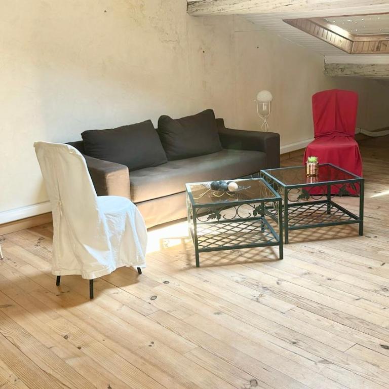 Les Bellevue Cité "4 Apartments, 1 with Garden & Private Parking, Aircon, WiFi, Free Public Car Park, 1 km from Cité" - Loft - 8