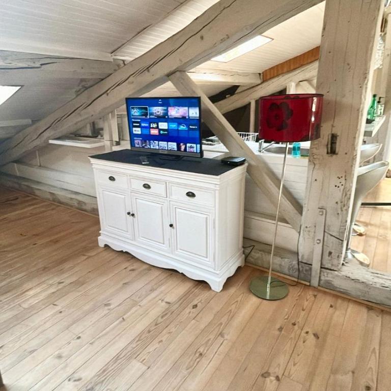 Les Bellevue Cité "4 Apartments, 1 with Garden & Private Parking, Aircon, WiFi, Free Public Car Park, 1 km from Cité" - Loft - 4