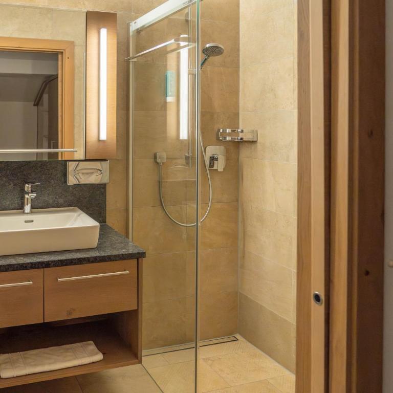 Hotel Metzgerwirt - Doppel-/Zweibettzimmer mit Bad - 3