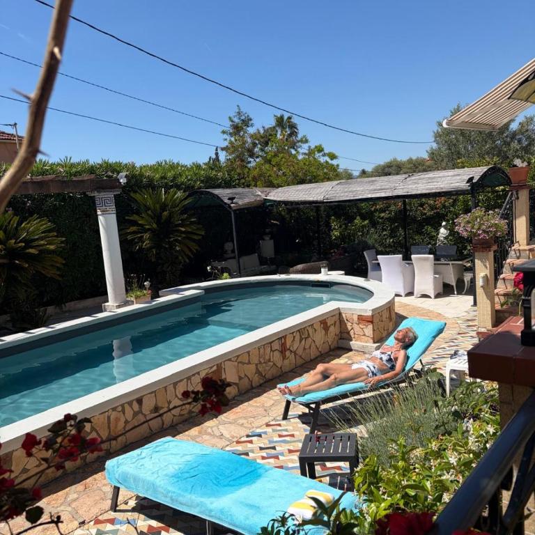 Très beau Studio lumineux dans Villa avec piscine - Appartement 2 Chambres - Vue sur Piscine - 9