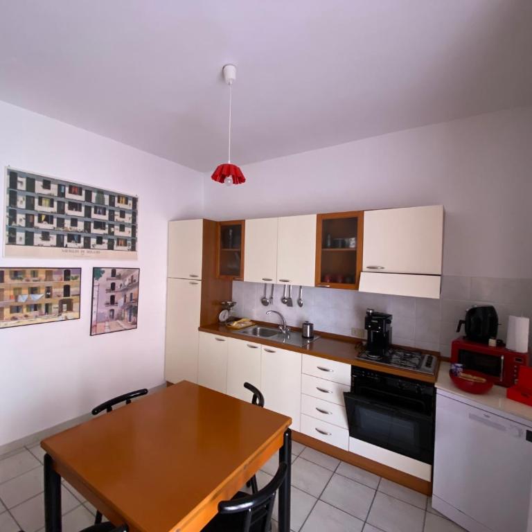 Casa Rosso Melograno - Appartamento Deluxe con 2 Camere da Letto e Balcone - 12