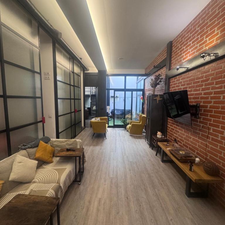 Large Modern Industrial Loft Close to Beaches - Appartamento con 3 Camere da Letto - 1