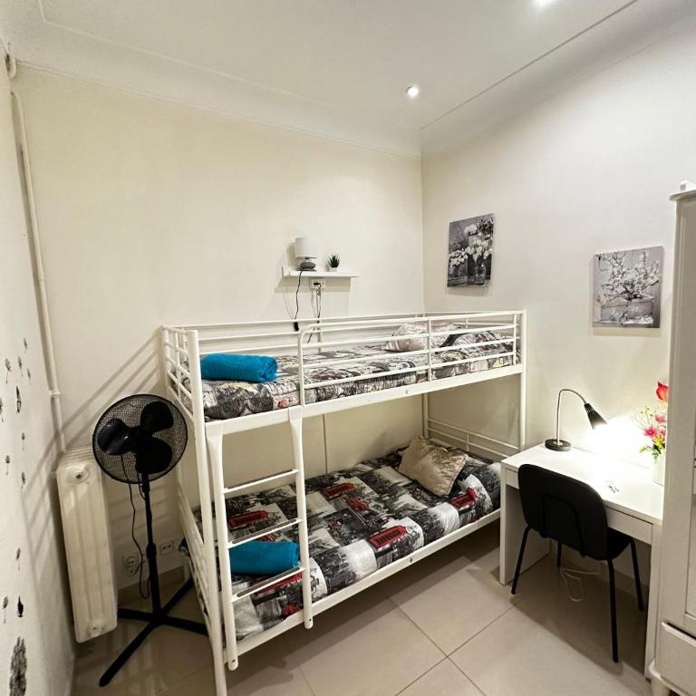 Alojamiento Granvi - Habitación Doble con baño compartido - 2 camas - 1