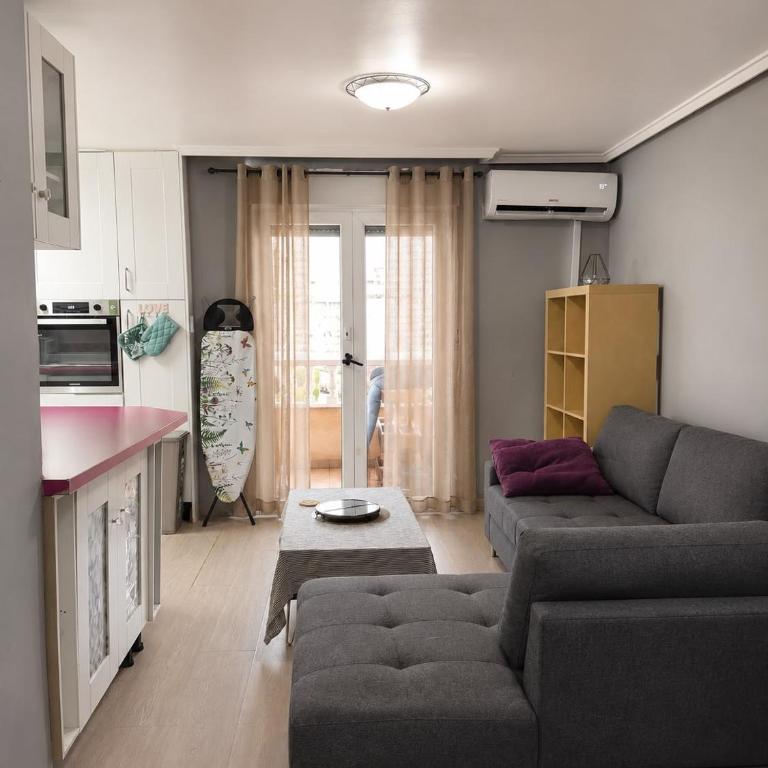 Apartamento con piscina, wi-fi, balcon a solo 2 minutos de la playa - One-Bedroom Loft Apartment with One Queen Bed - 2