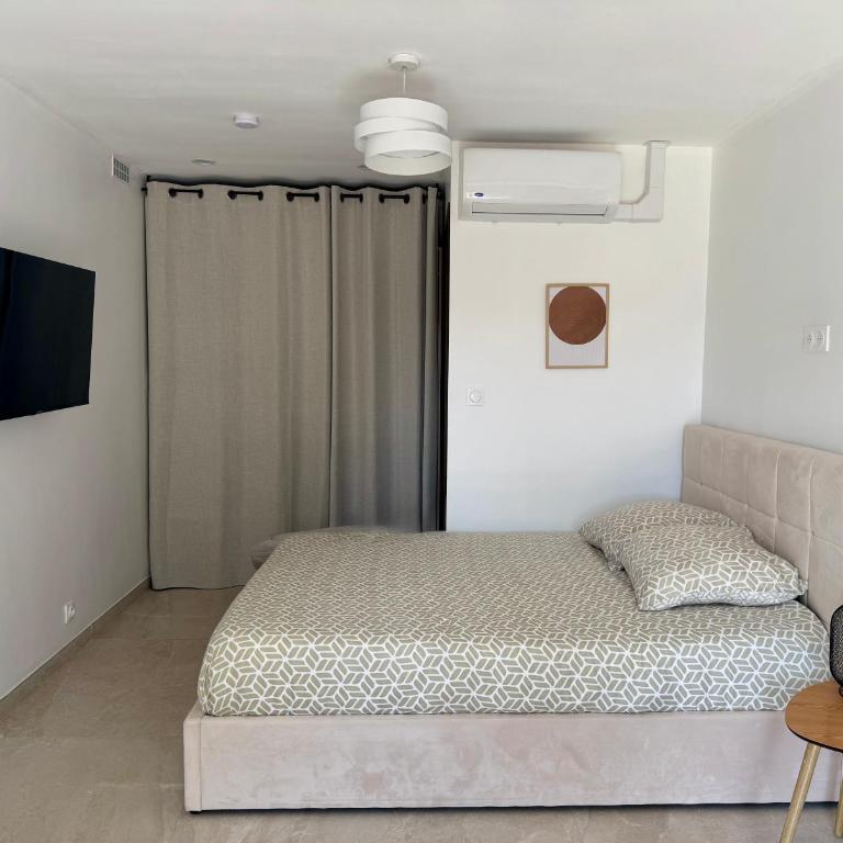 studio indépendant avec jardin & piscine dans villa - Maison 1 Chambre - 6