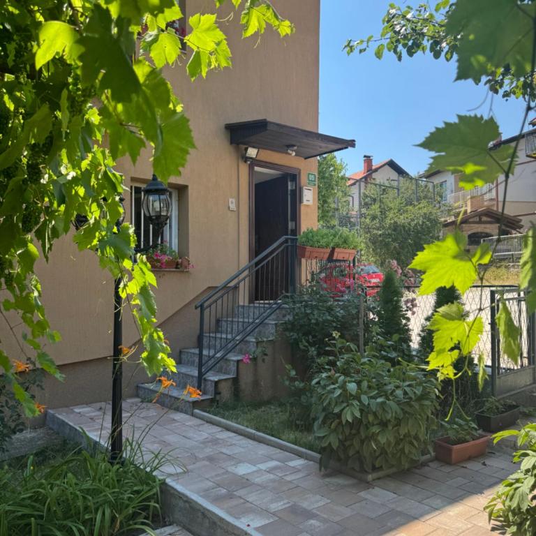 Apartments FAMILY & FRIENDS -free parking - Two-Bedroom Suite - 9