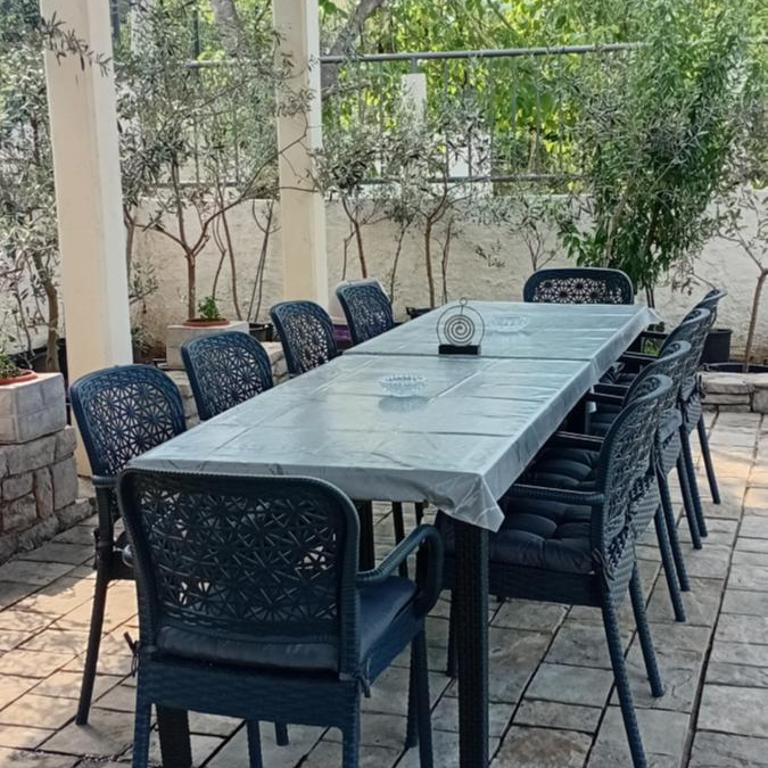 Pool House Maslina - Three-Bedroom Apartment - 4