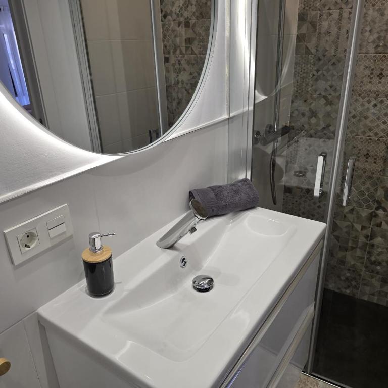 Socorro Plaza Boutique - Two-Bedroom Apartment with View - 25