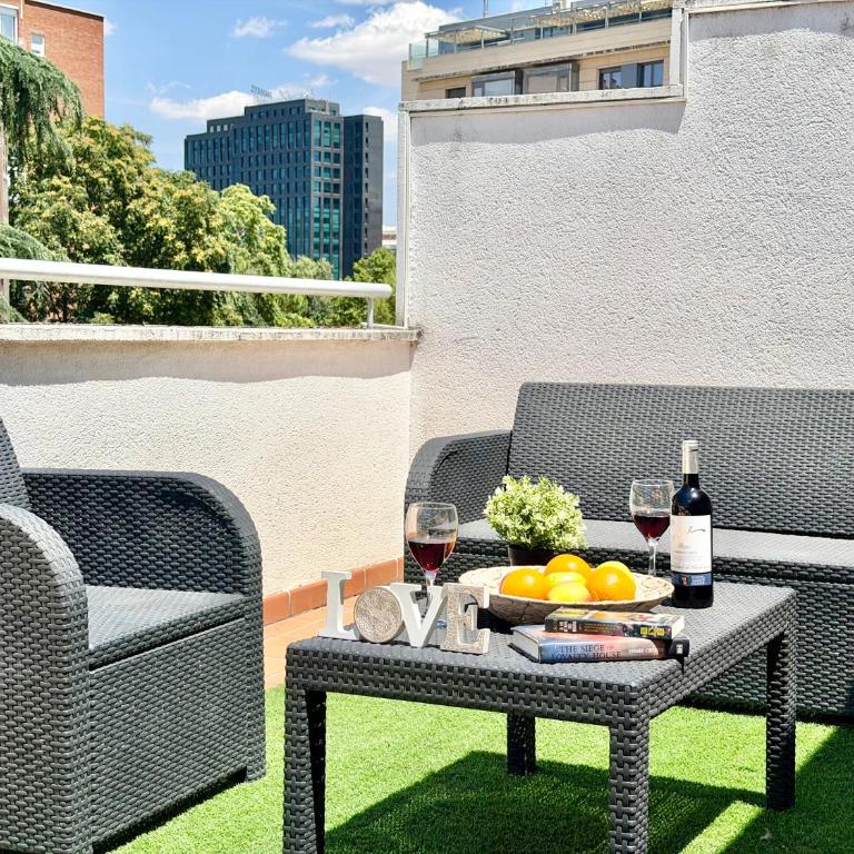 Premium 7 Bdr Villa Terrace & Parking by TuriVida - Apartamento - 4