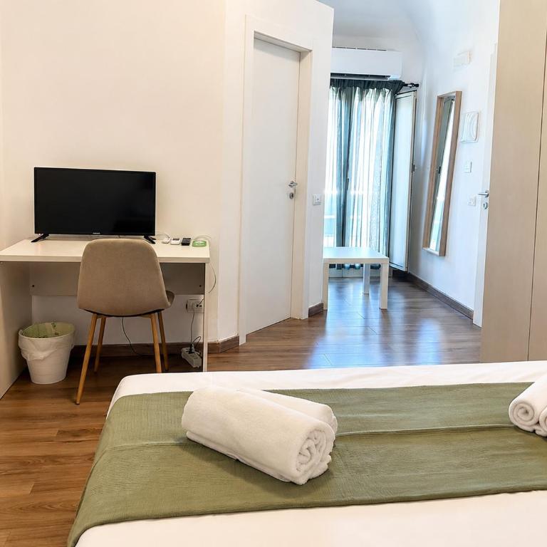 Zurria Rooms - Double Room with Private Bathroom - 3