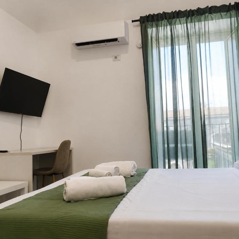 Zurria Rooms - Double Room with Private Bathroom - 5