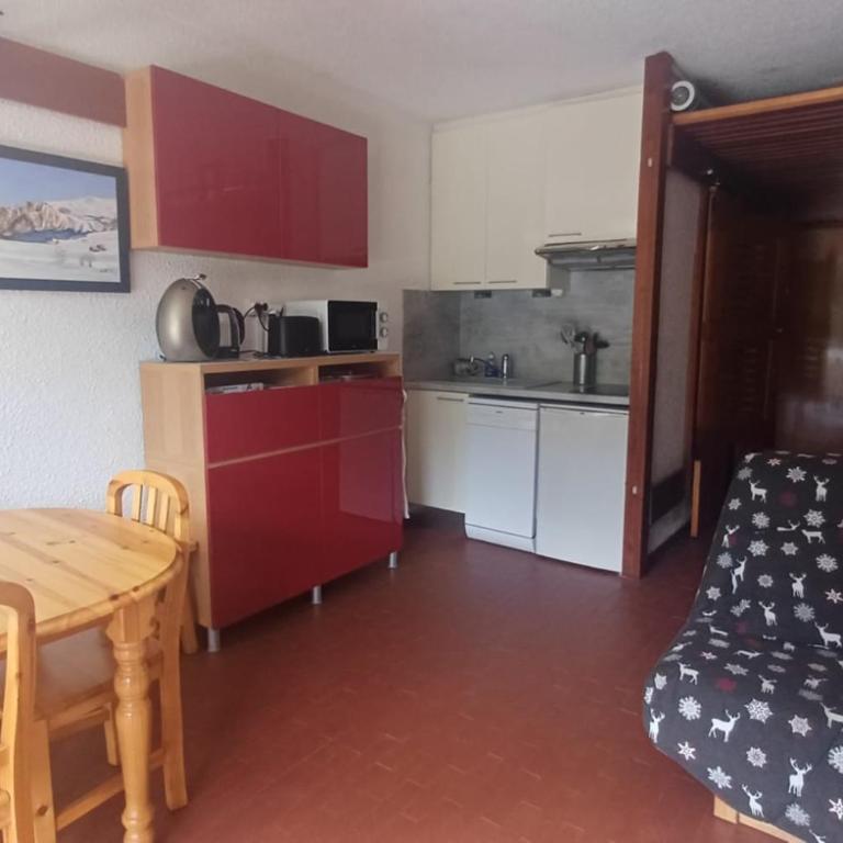 Bright studio with balcony and mountain view - Studio - 5