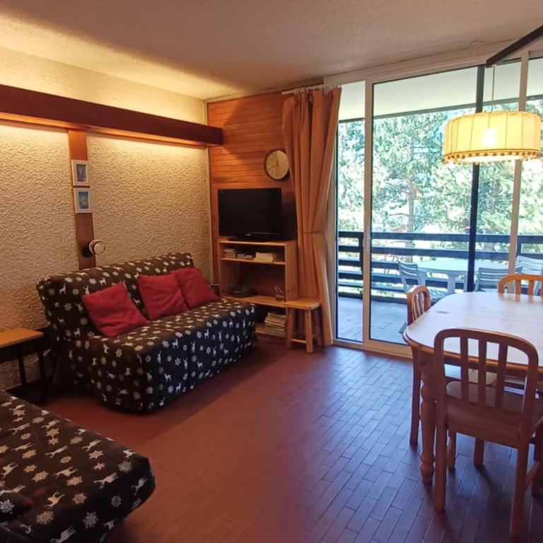 Bright studio with balcony and mountain view - Studio - 8