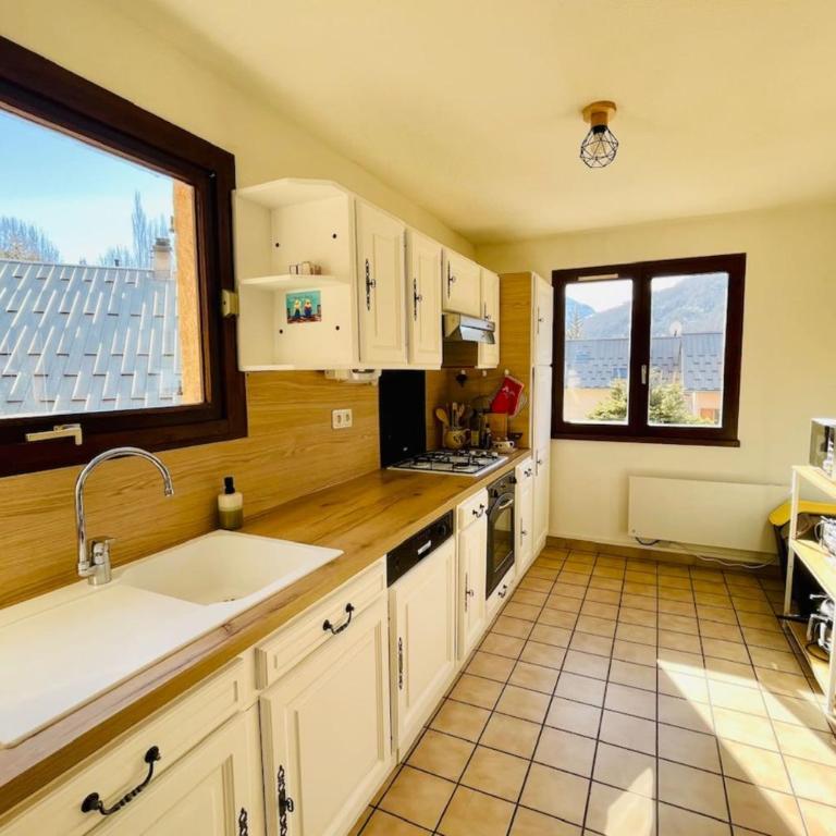 Pretty F4 house with loggia in Briançon - Maison de Vacances - 4