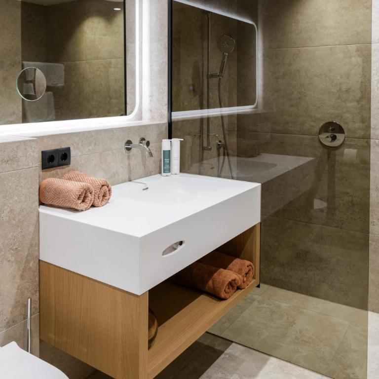 Neuhaus Zillertal Resort - Doppelzimmer „Charme“ - 4