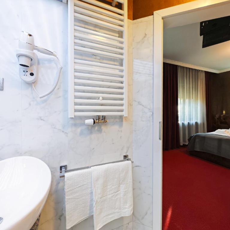 DivaLux New Studio A Boutique Hotel with AC and WiFi - One-Bedroom Apartment - 2
