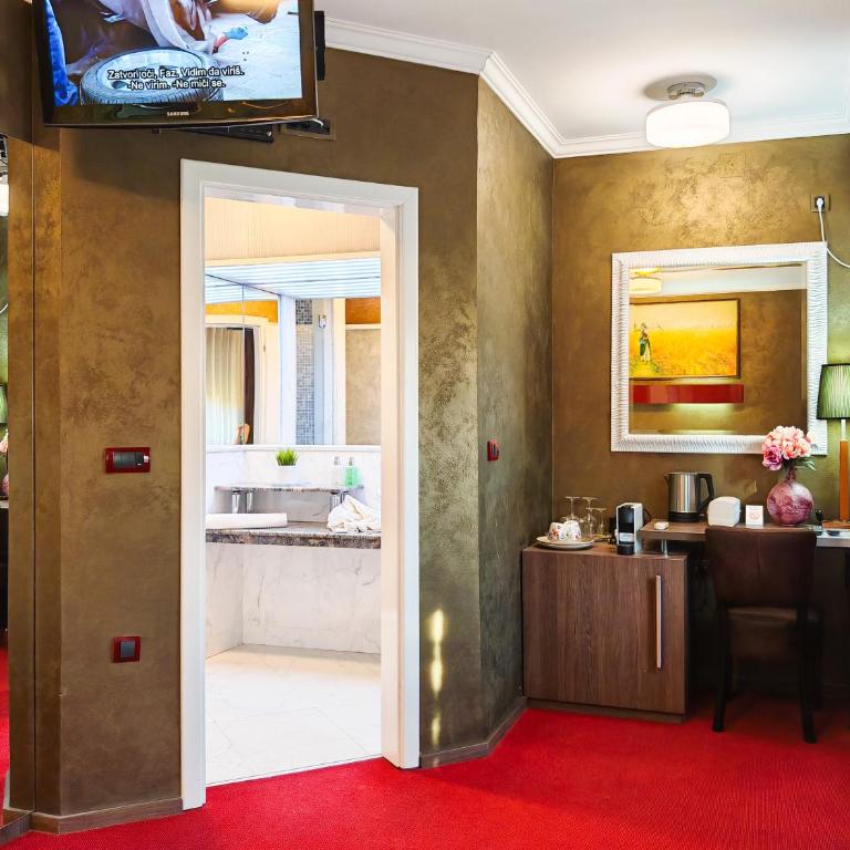DivaLux New Studio A Boutique Hotel with AC and WiFi - One-Bedroom Apartment - 6
