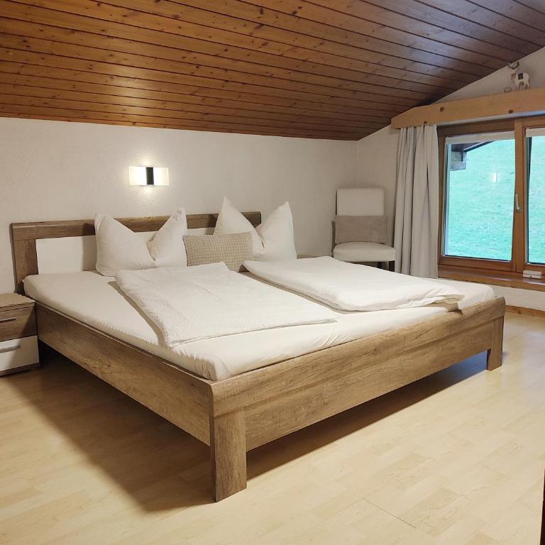 Haus Enzian - Apartment mit 3 Schlafzimmern und Balkon - 17