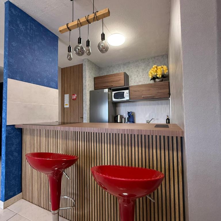 Skyline View Apartment - FREE PRIVATE Parking Including & Guest BONUS - Appartement 1 Chambre - 14