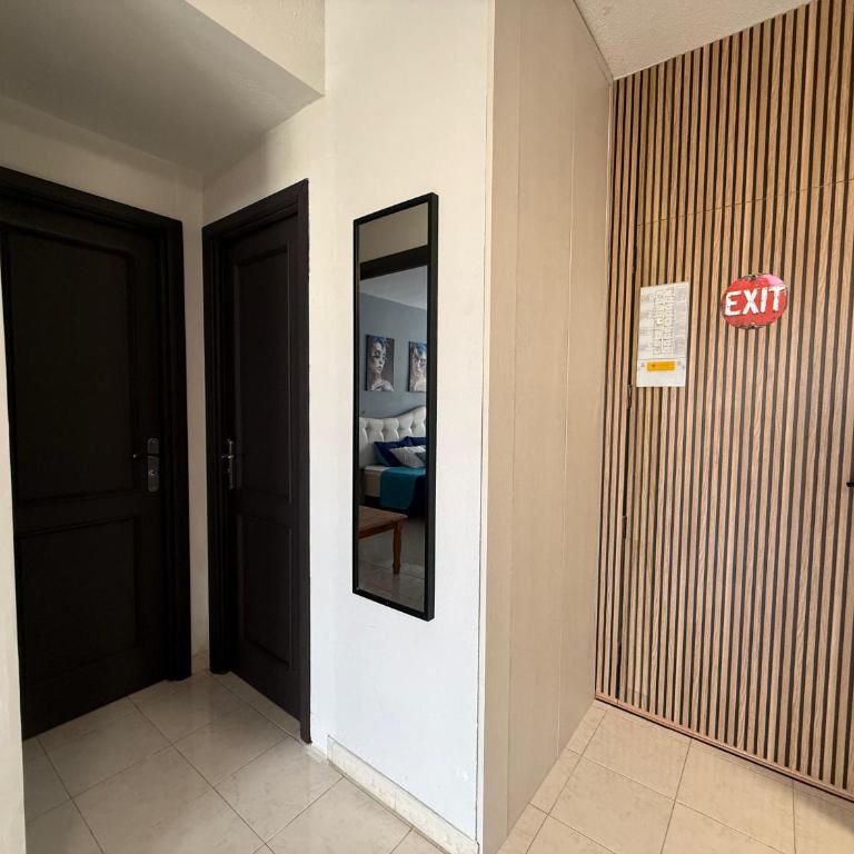 Skyline View Apartment - FREE PRIVATE Parking Including & Guest BONUS - Appartement 1 Chambre - 28