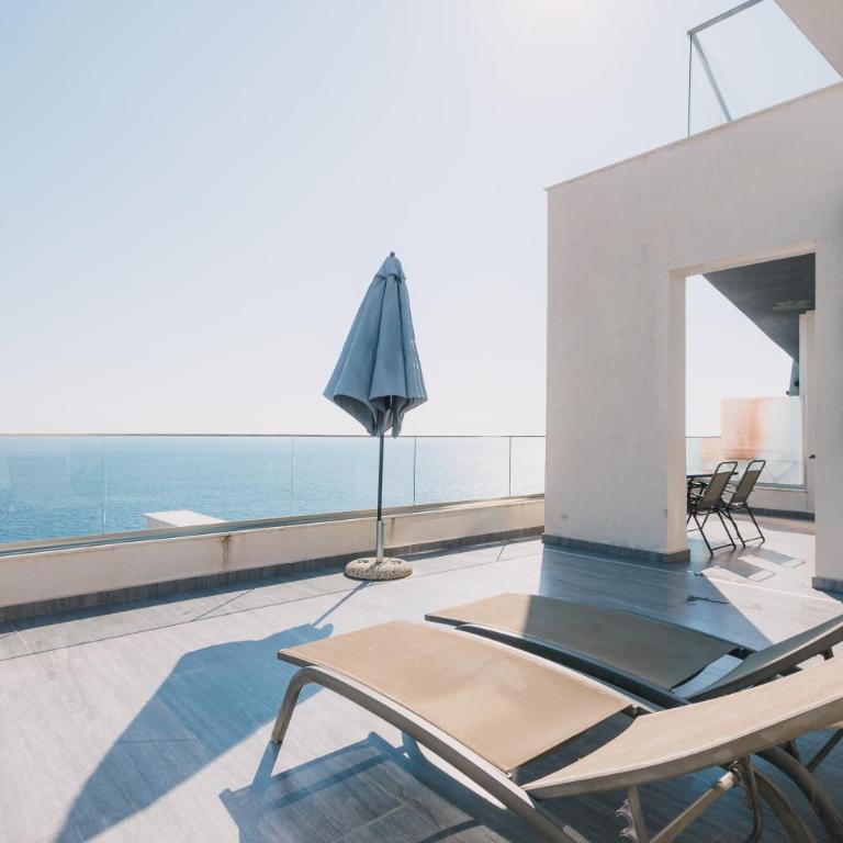 Dollaku Seafront Apartments - Two-Bedroom Apartment with Balcony and Sea View - 1