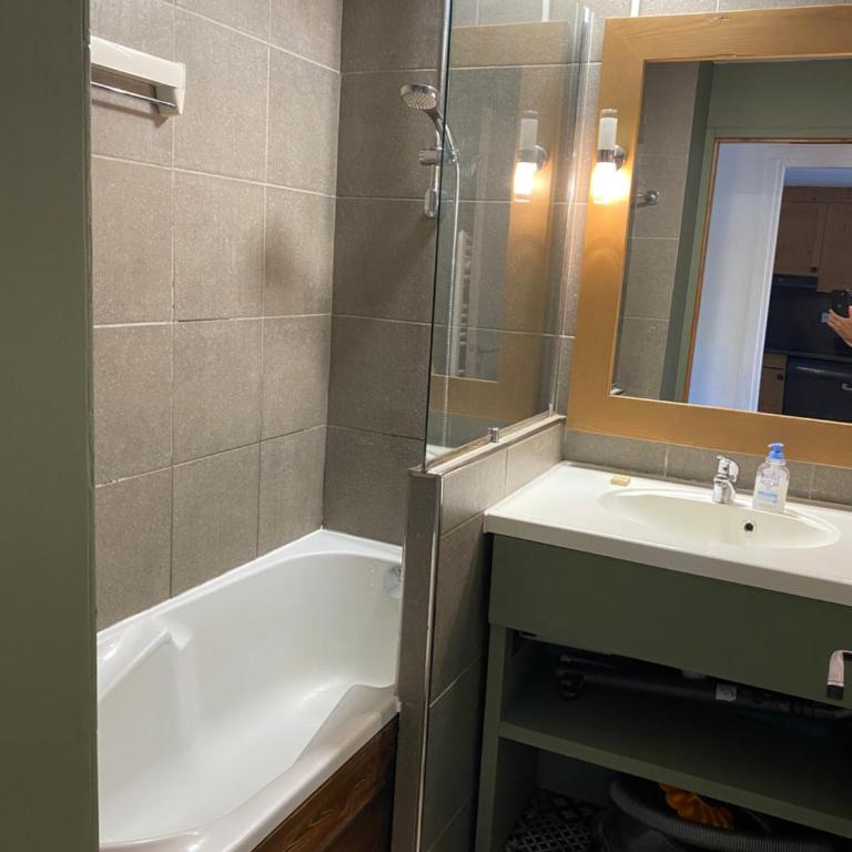 Alpe d'Huez 6 personnes 2 SDE avec draps, serviettes de toilette et Wifi - Appartement 2 Chambres - 28