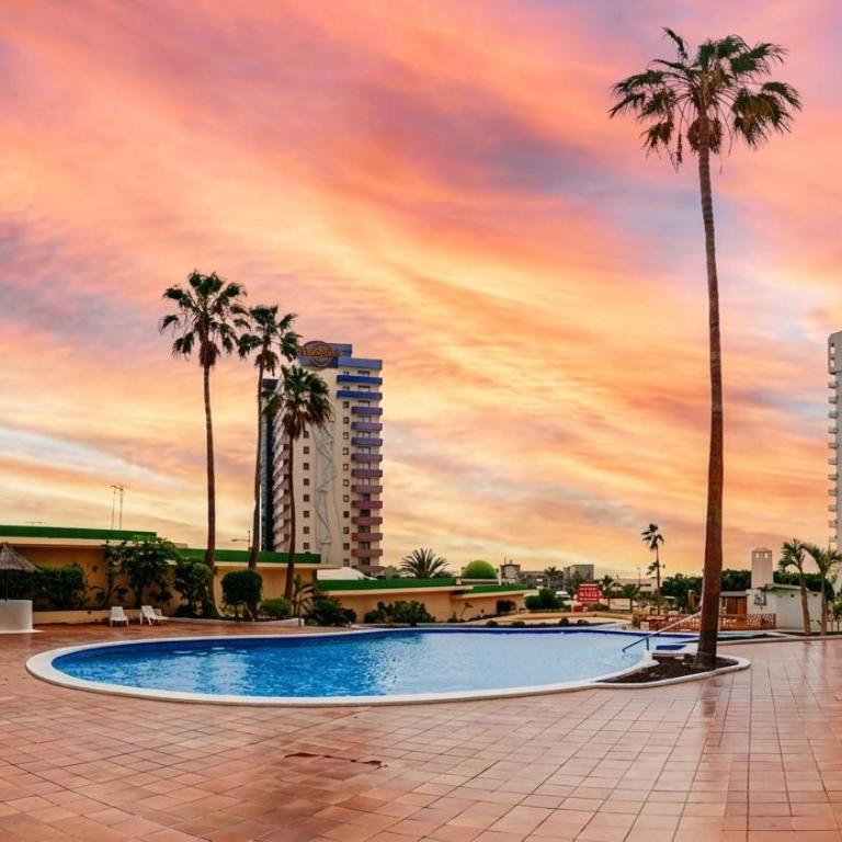 Skyline View Apartment - FREE PRIVATE Parking Including & Guest BONUS - Appartement 1 Chambre - 6