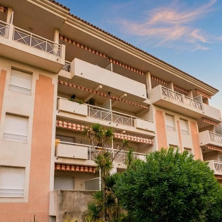 2 pièces terrasse 39m2 à 500m de la plage - Appartement 1 Chambre - 8
