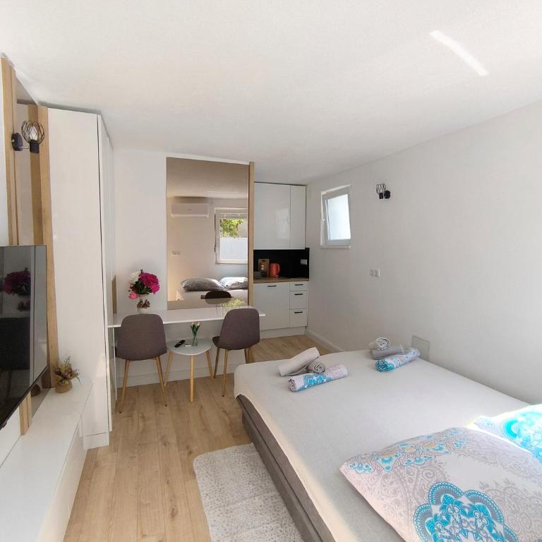 El Higo Apartments - Studio sa Terasom - 11
