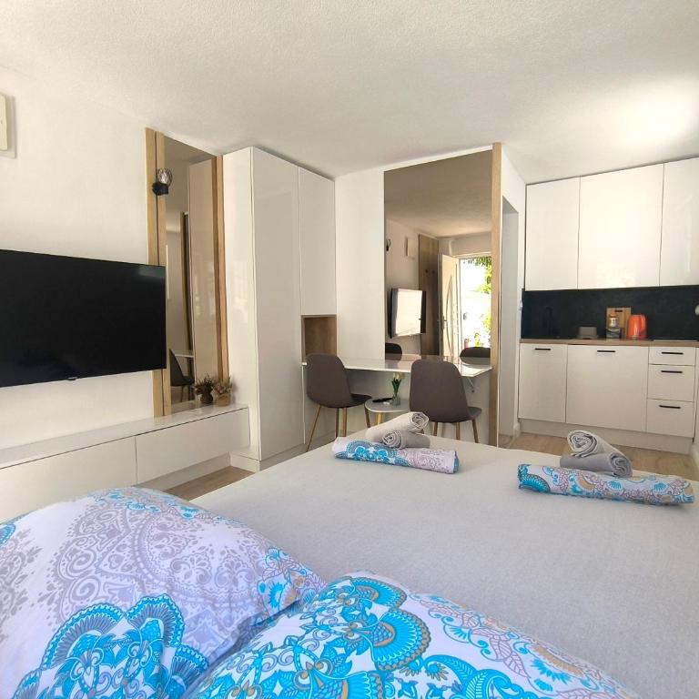 El Higo Apartments - Studio sa Terasom - 12