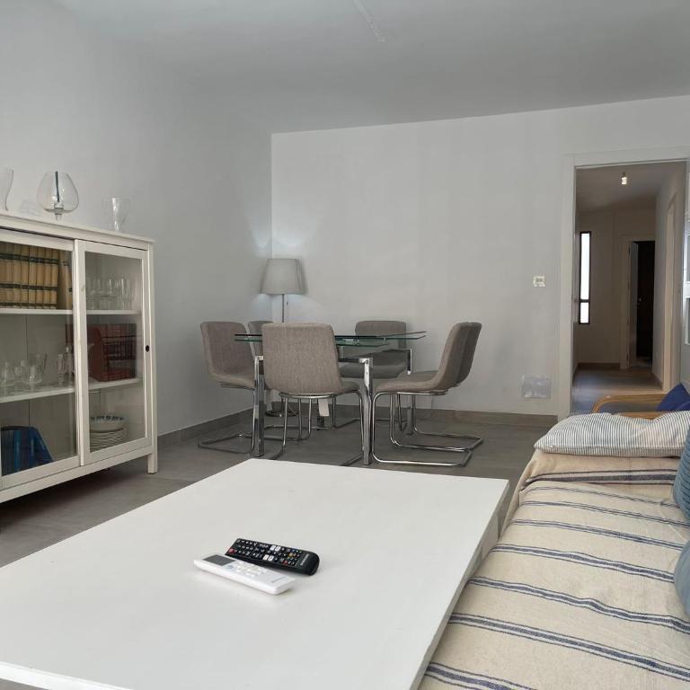 PISO EN PLAZA DE ESPAÑA Y PLAYA DE LA COLONIA - Apartamento - 33
