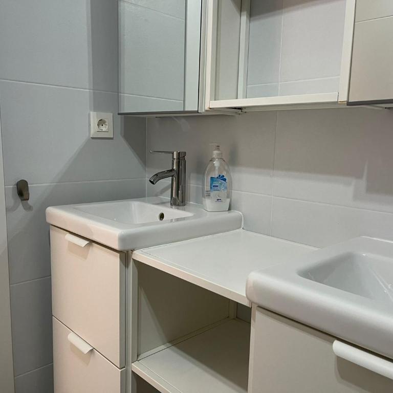 PISO EN PLAZA DE ESPAÑA Y PLAYA DE LA COLONIA - Apartamento - 6