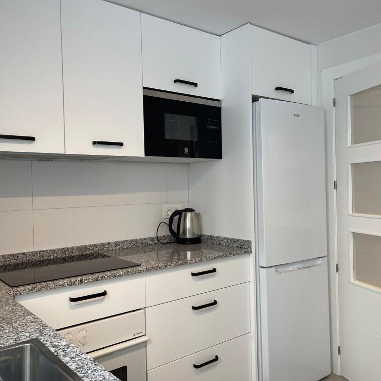 PISO EN PLAZA DE ESPAÑA Y PLAYA DE LA COLONIA - Apartamento - 5