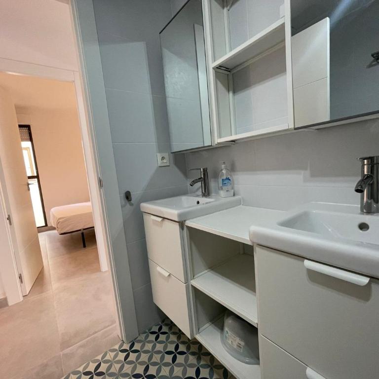 PISO EN PLAZA DE ESPAÑA Y PLAYA DE LA COLONIA - Apartamento - 16