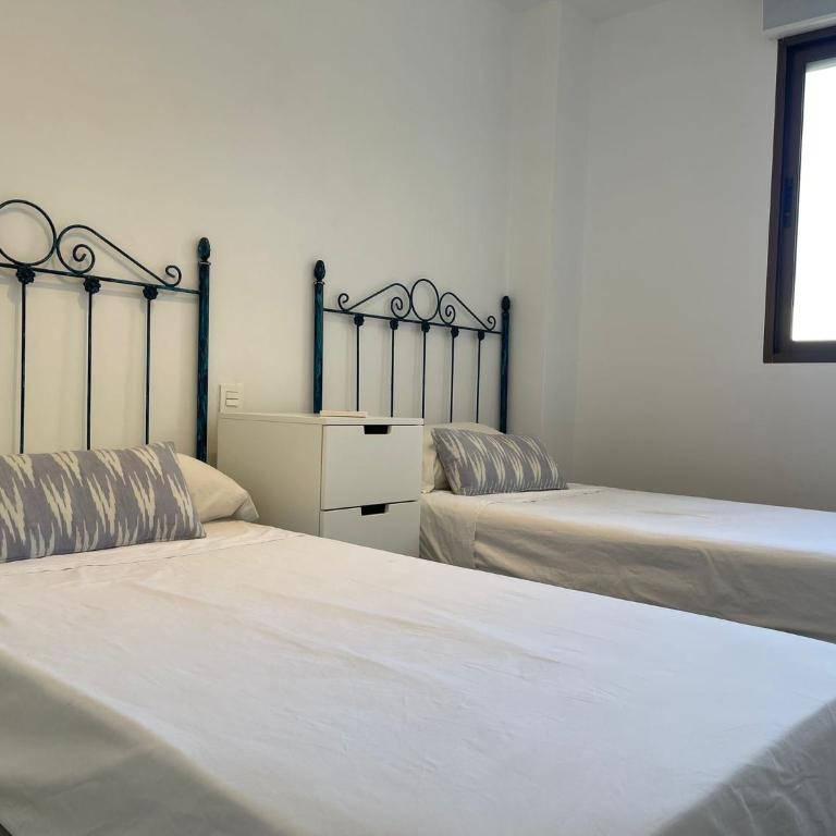 PISO EN PLAZA DE ESPAÑA Y PLAYA DE LA COLONIA - Apartamento - 41