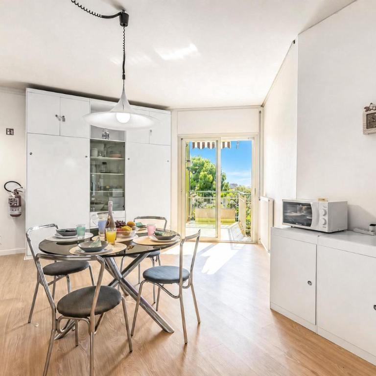 Casa Emma With Sea Glimpse Terrace - Happy Rentals - Appartement - Rez-de-Chaussée - 5